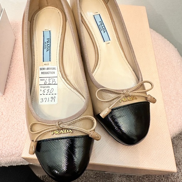 Authentic Prada cap toe heels - Picture 3 of 9